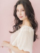 大人っぽく華やかな前髪なしロング