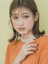 シンプルな外ハネボブに後れ毛のアクセント